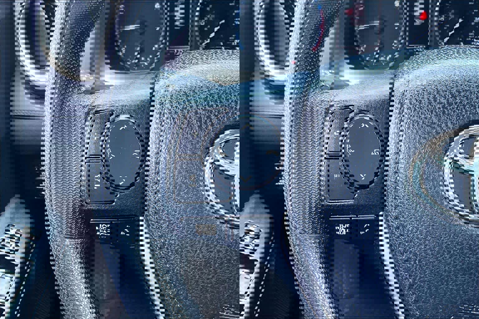 Used 2018 Toyota RAV4 LE w/ All Weather Liner Package image 22