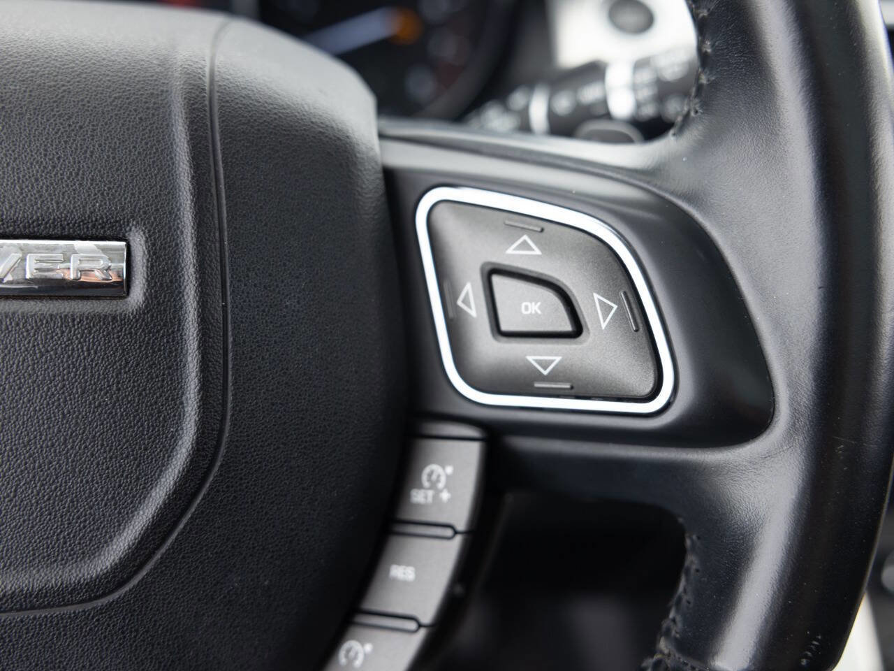 Used 2017 Land Rover Range Rover Evoque SE image 36