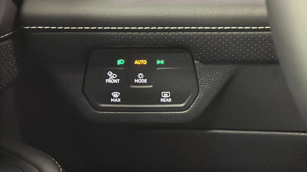 Used 2025 Volkswagen Atlas SEL Premium R-Line image 32