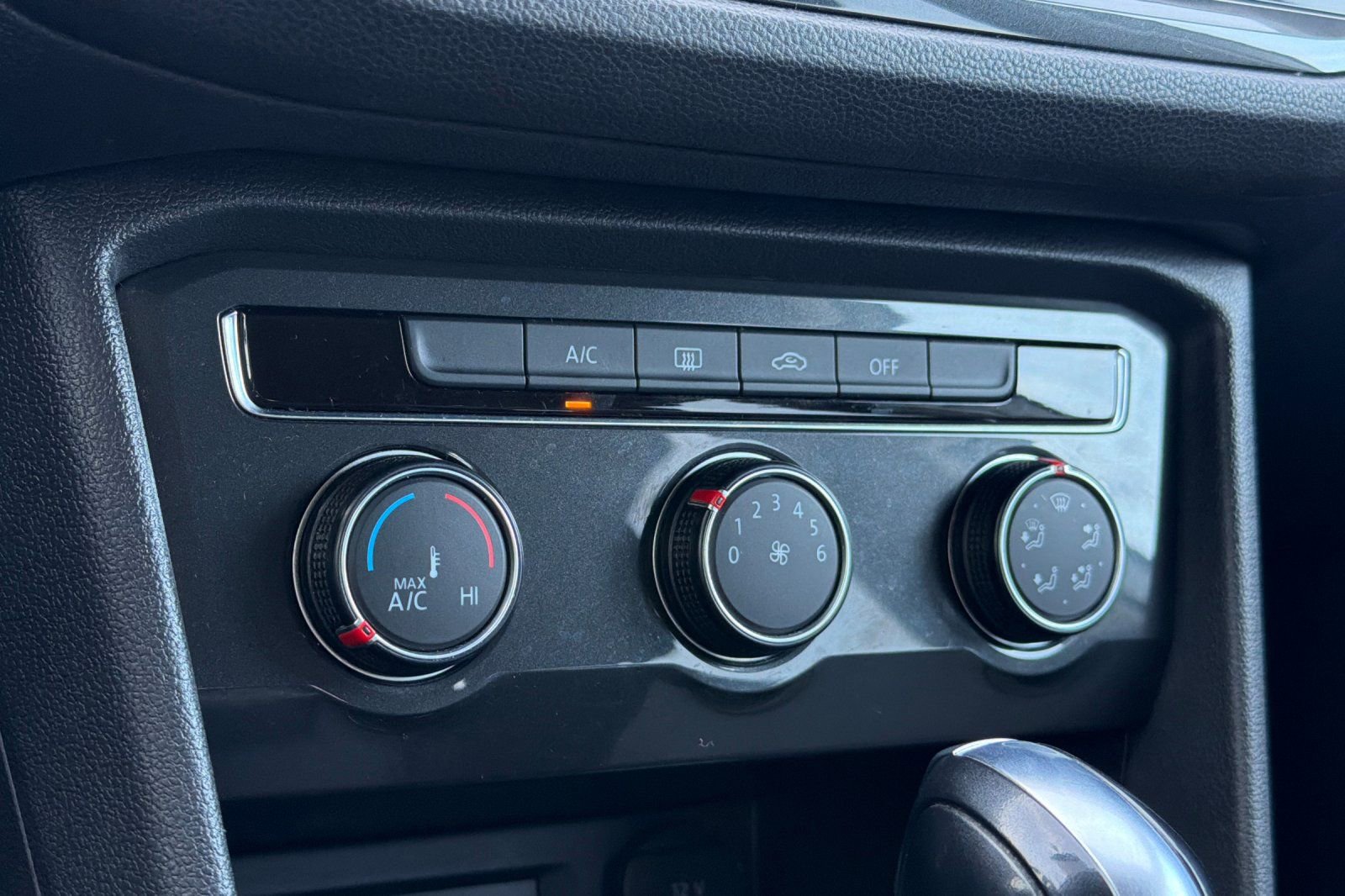 Used 2019 Volkswagen Tiguan S w/ Driver Assistance Package image 19