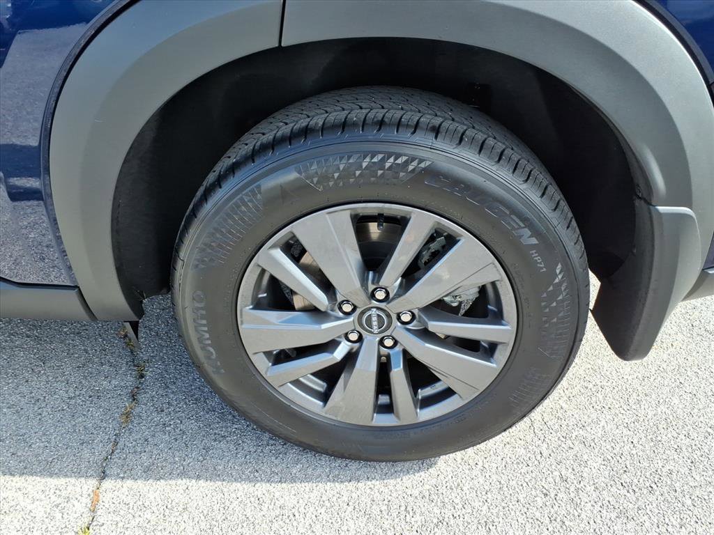 Certified 2025 Nissan Pathfinder SV image 4