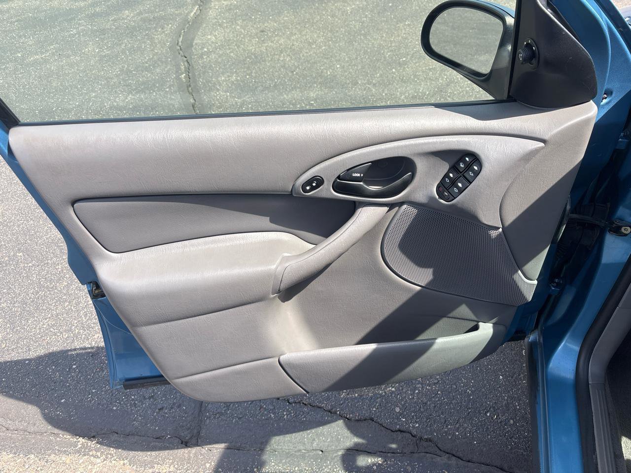 Used 2001 Ford Focus SE FWD image 9