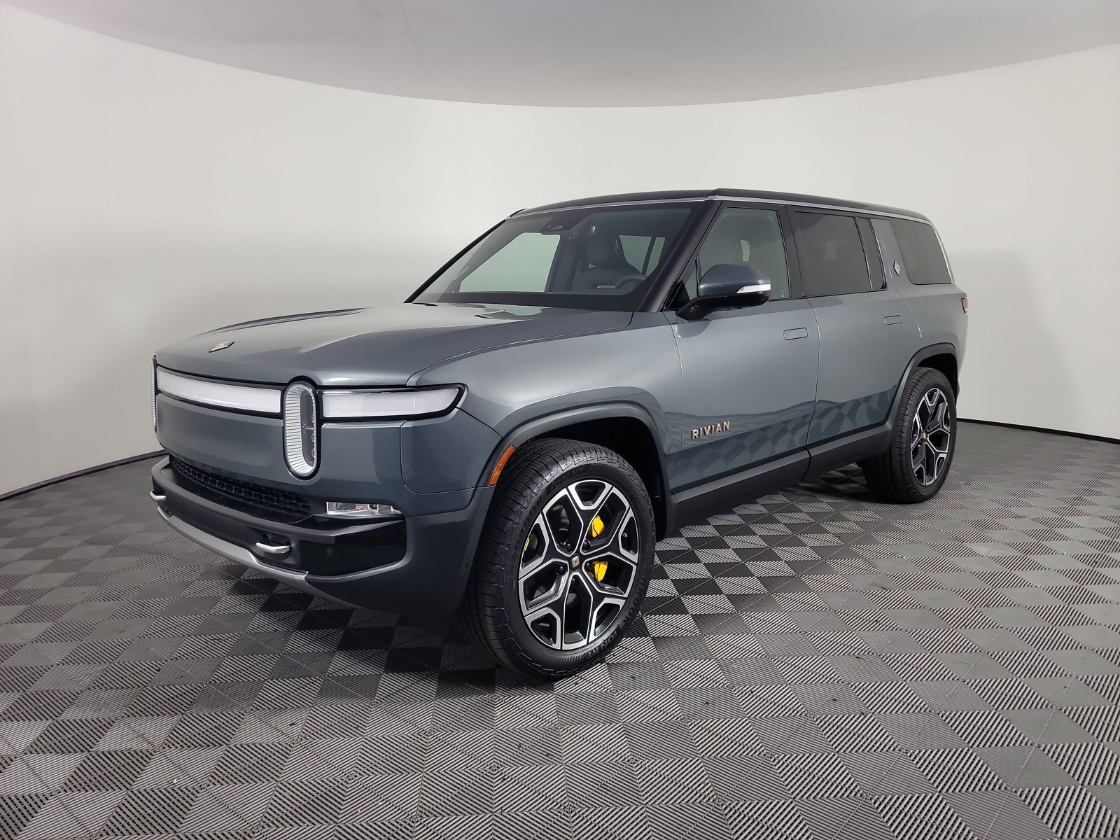 Used 2022 Rivian R1S Launch Edition AWD/4WD image 1