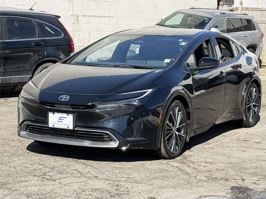 Used 2024 Toyota Prius XLE image 3