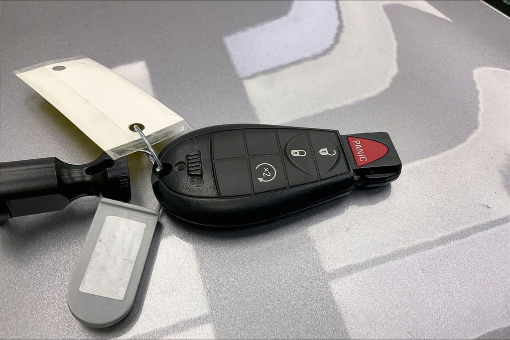 Used 2020 Jeep Cherokee Latitude w/ Cold Weather Group image 9