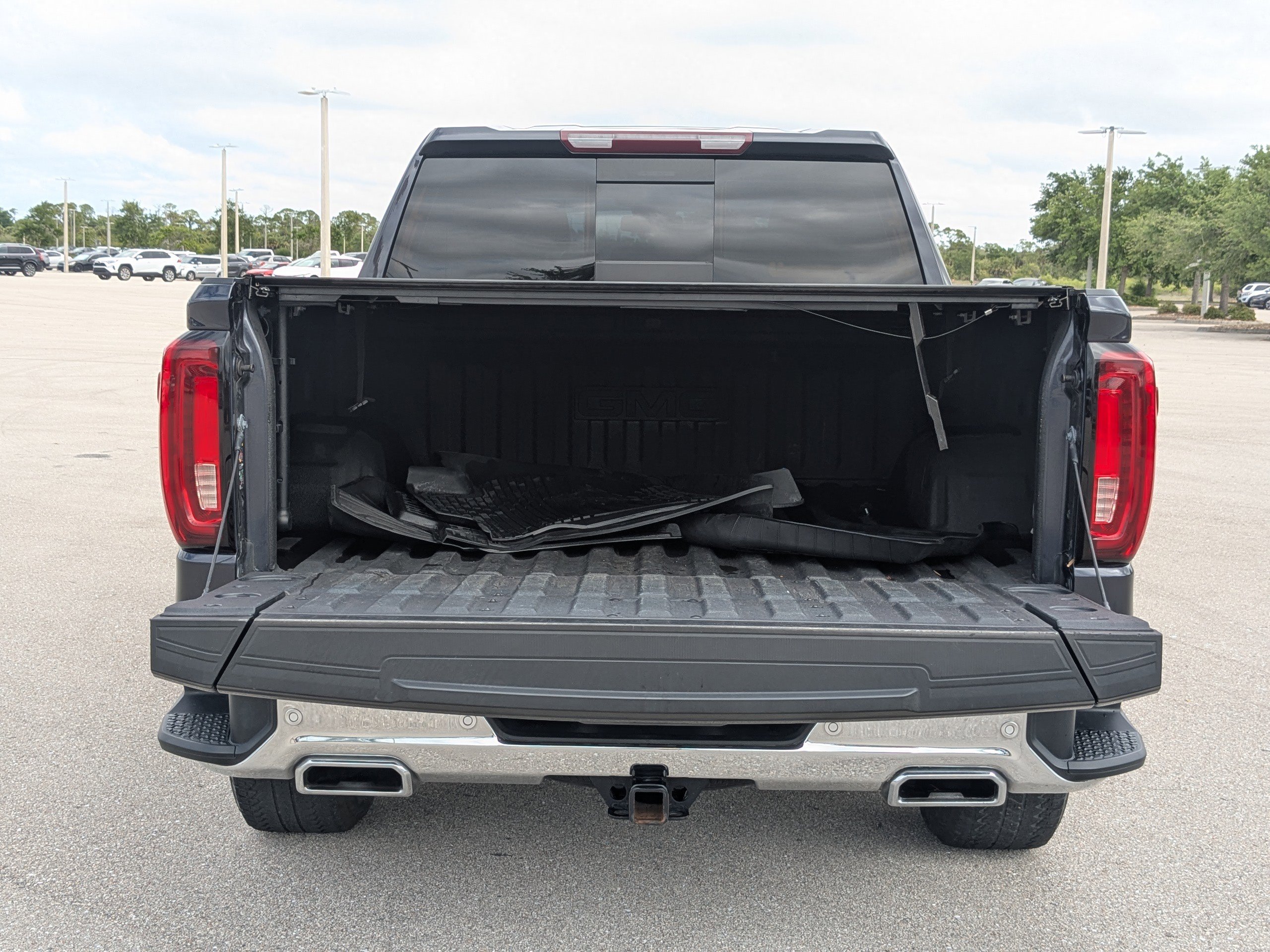 Used 2022 GMC Sierra 1500 SLT w/ SLT Premium Plus Package AWD/4WD image 14
