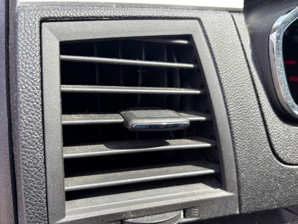 Used 2010 Chevrolet Traverse LT FWD image 12