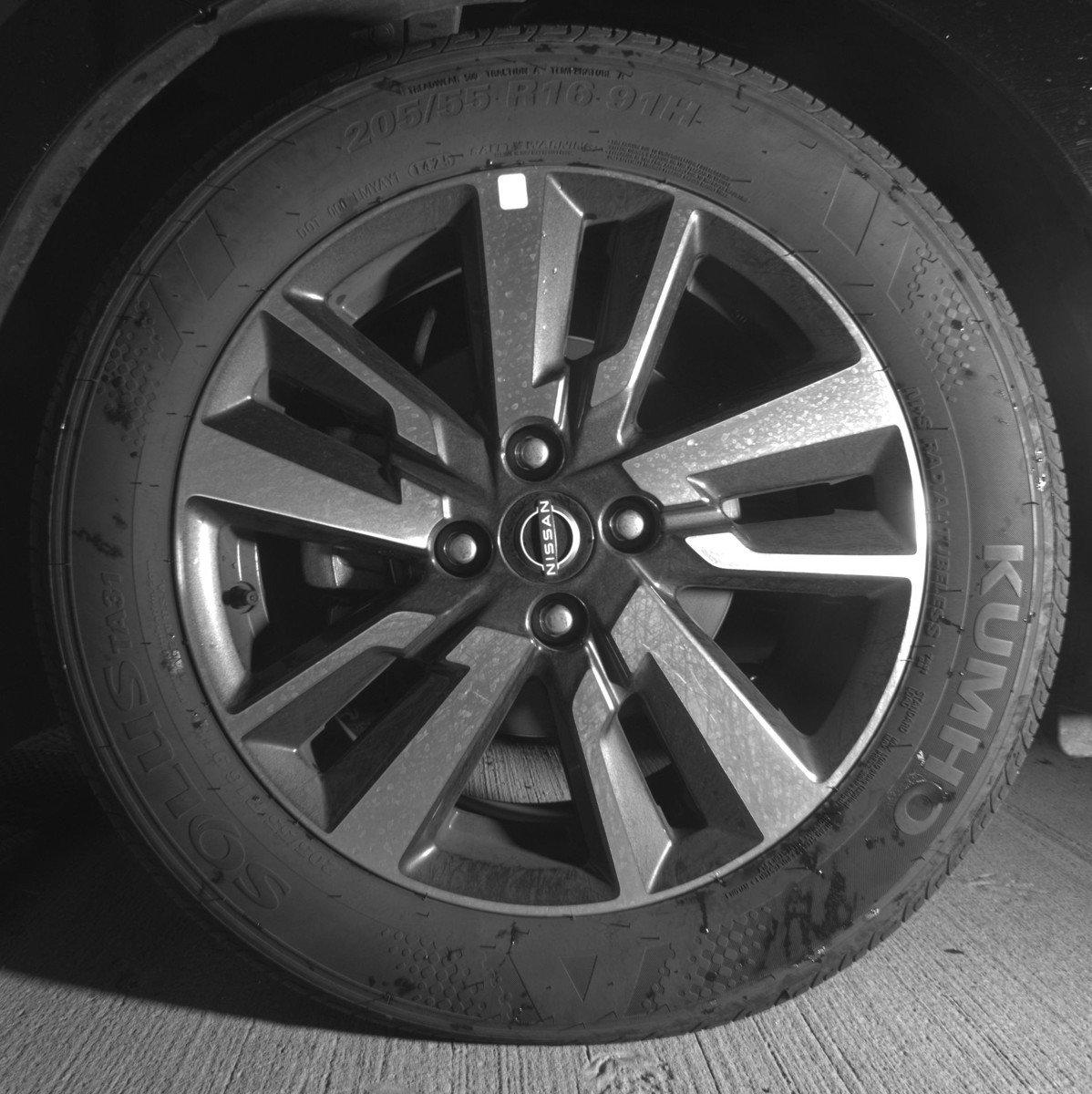 Used 2025 Nissan Versa SV image 12