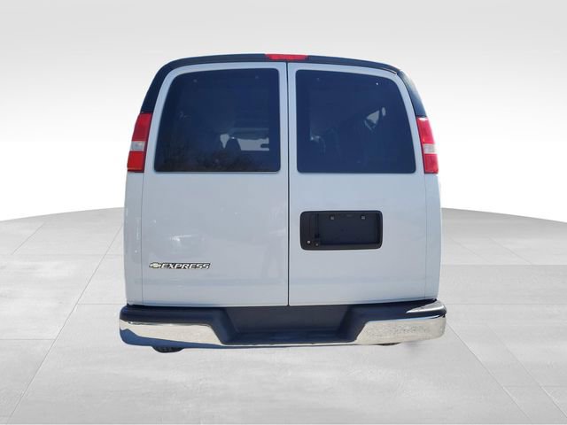 Used 2018 Chevrolet Express 2500 w/ Driver Convenience Package image 5