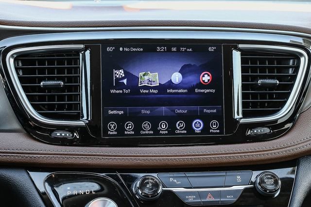 Used 2017 Chrysler Pacifica Limited w/ UConnect Theater Package image 15