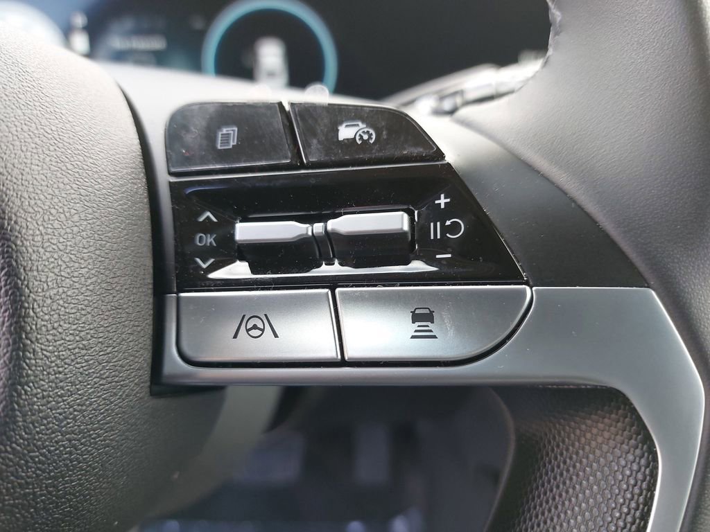 Certified 2025 Hyundai Elantra SEL w/ Cargo Package image 17