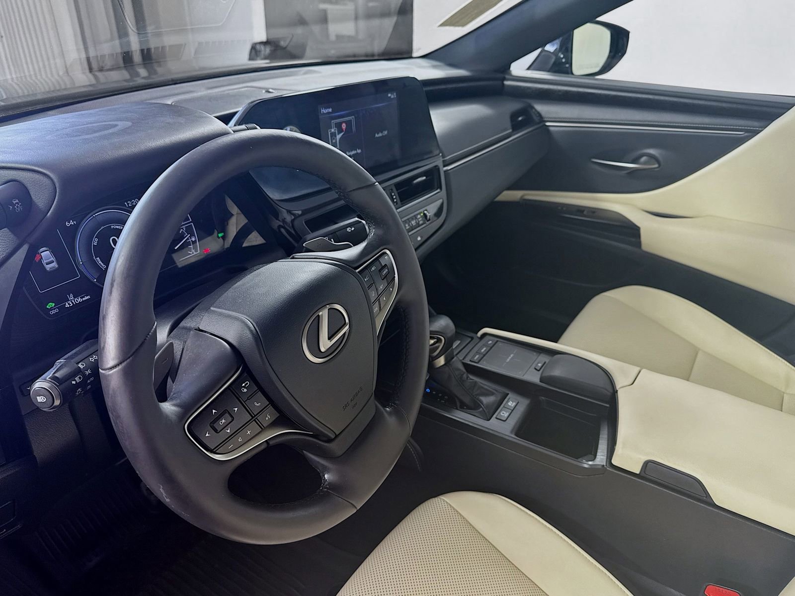 Used 2022 Lexus ES 300h w/ Premium Package image 5