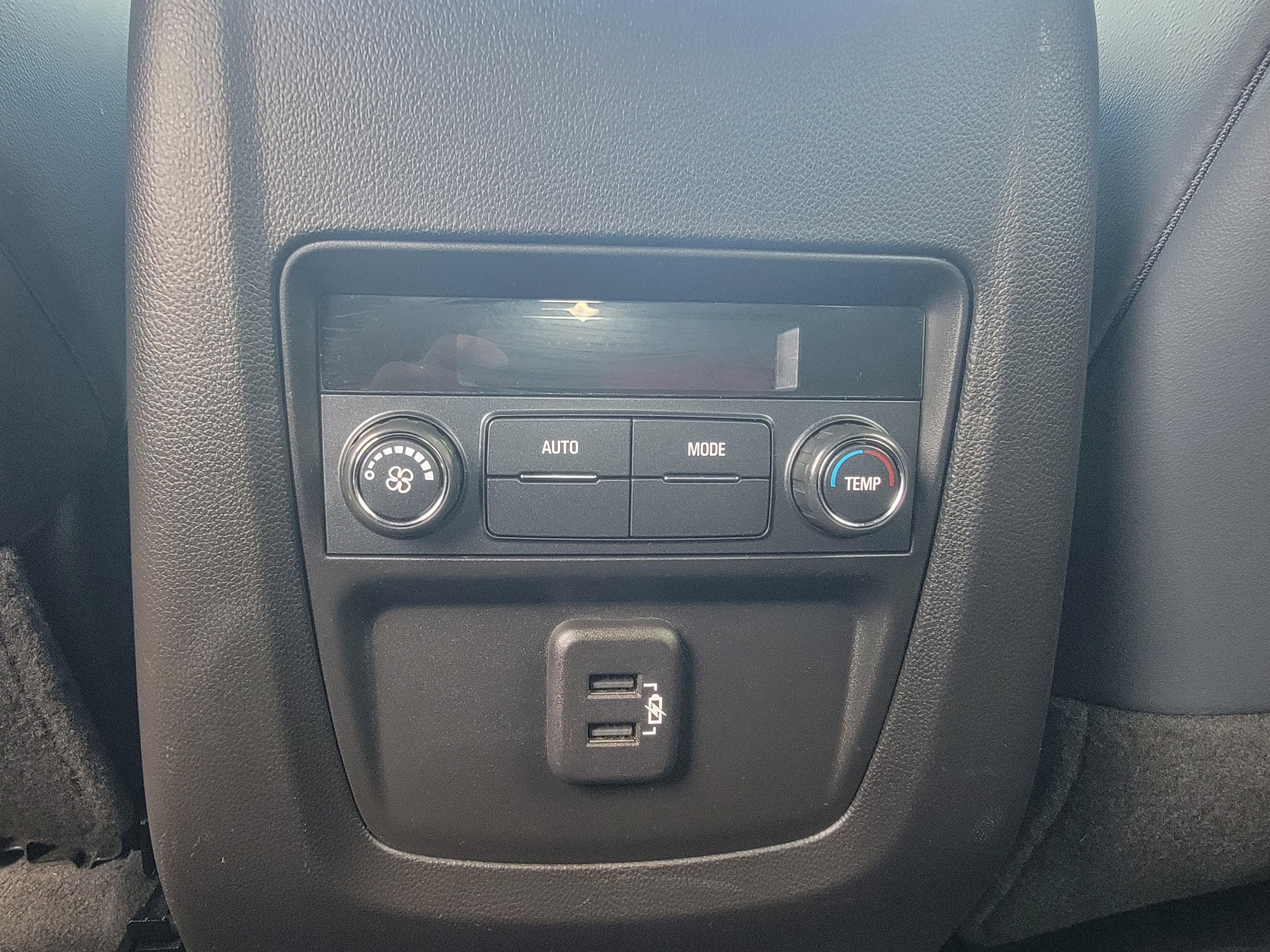 Used 2023 Buick Enclave Essence image 15