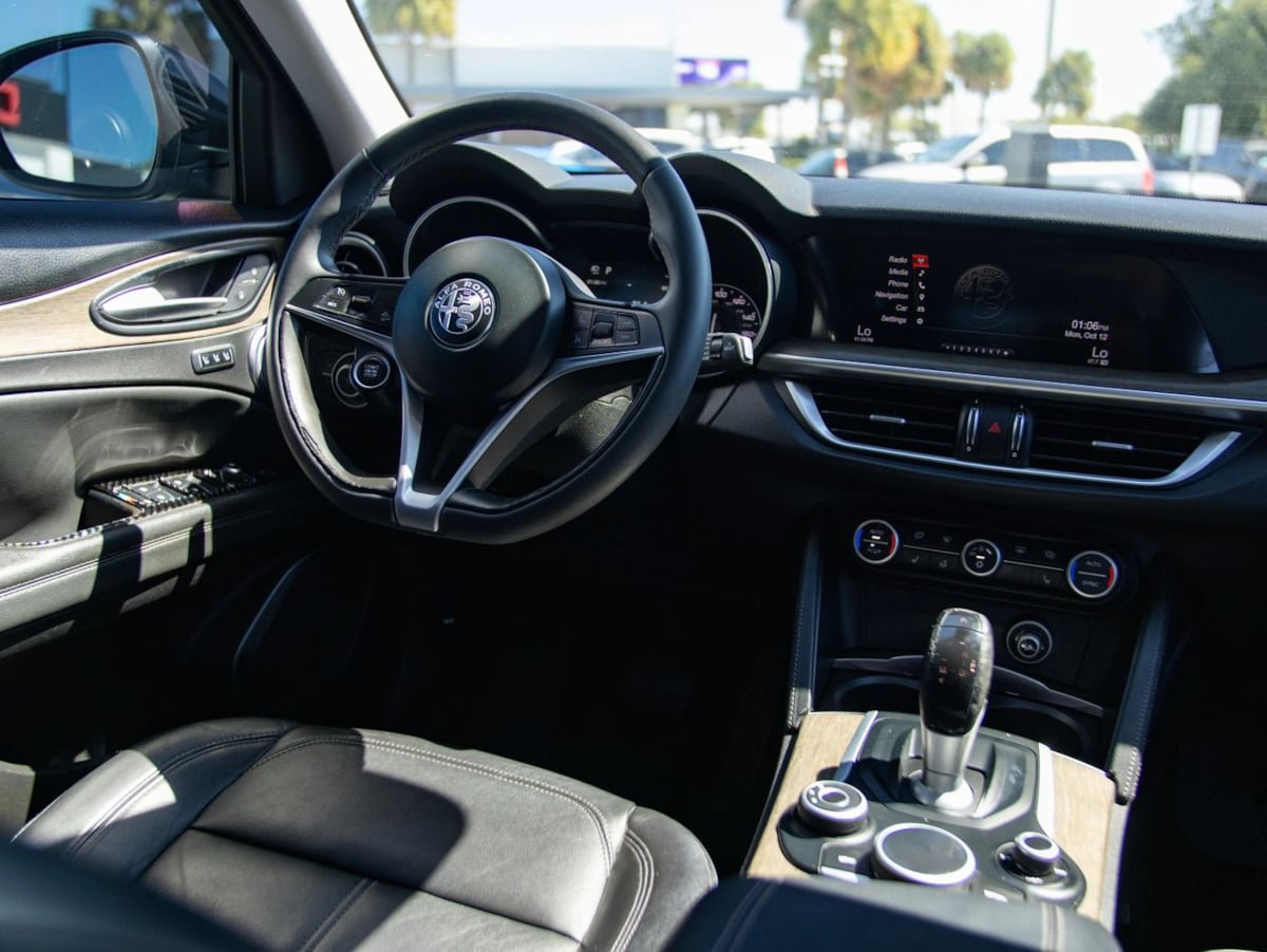 Used 2018 Alfa Romeo Stelvio Ti AWD/4WD image 24
