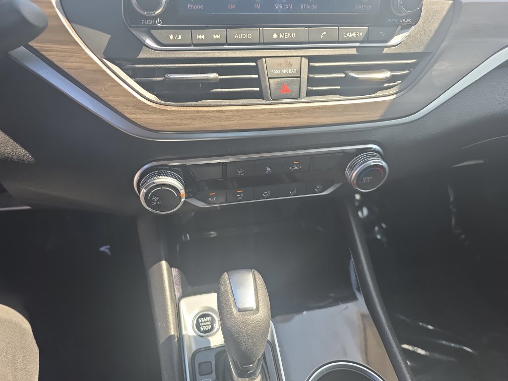 Used 2024 Nissan Altima 2.5 SV FWD image 17