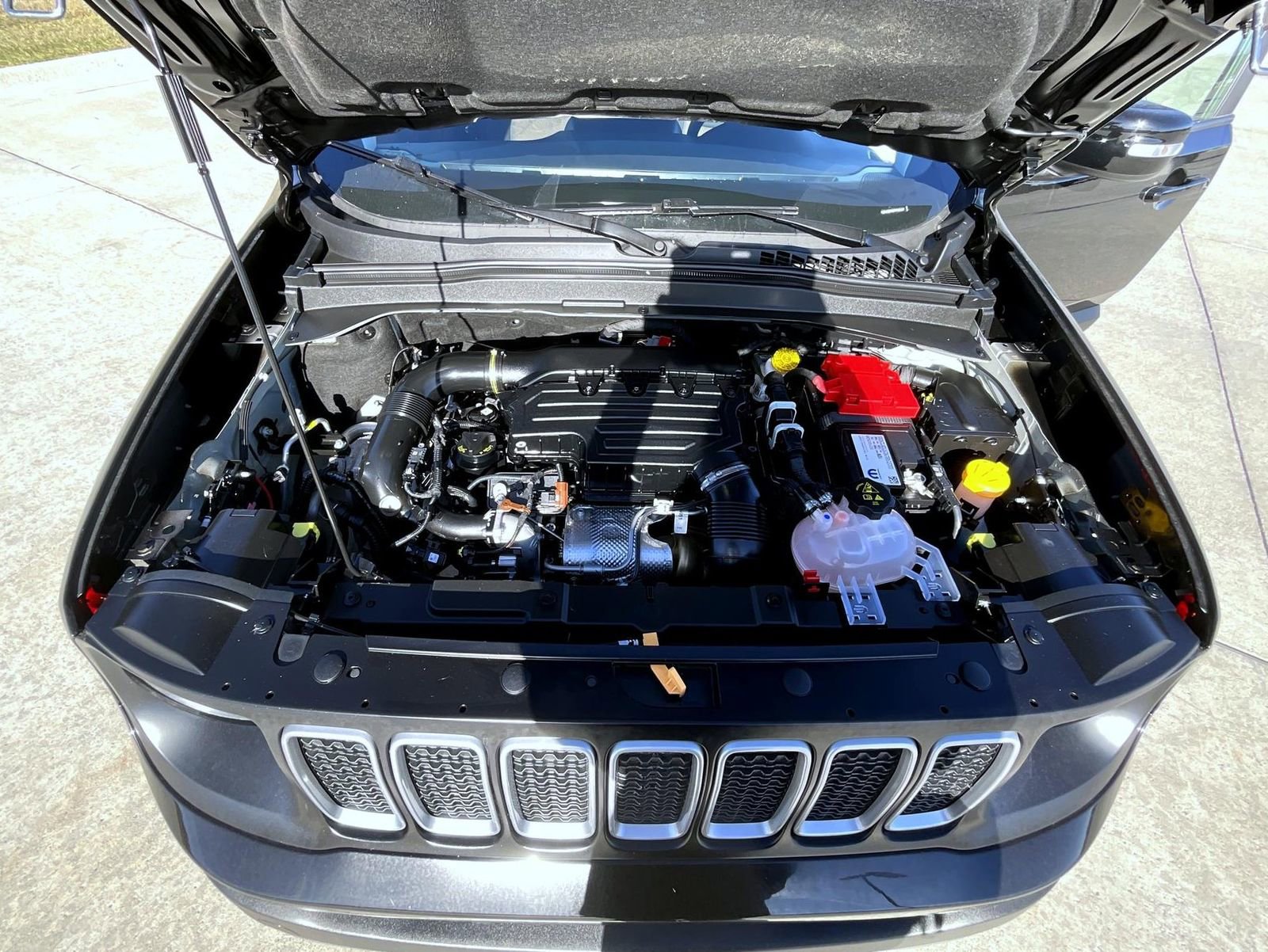 Used 2023 Jeep Renegade Latitude image 24