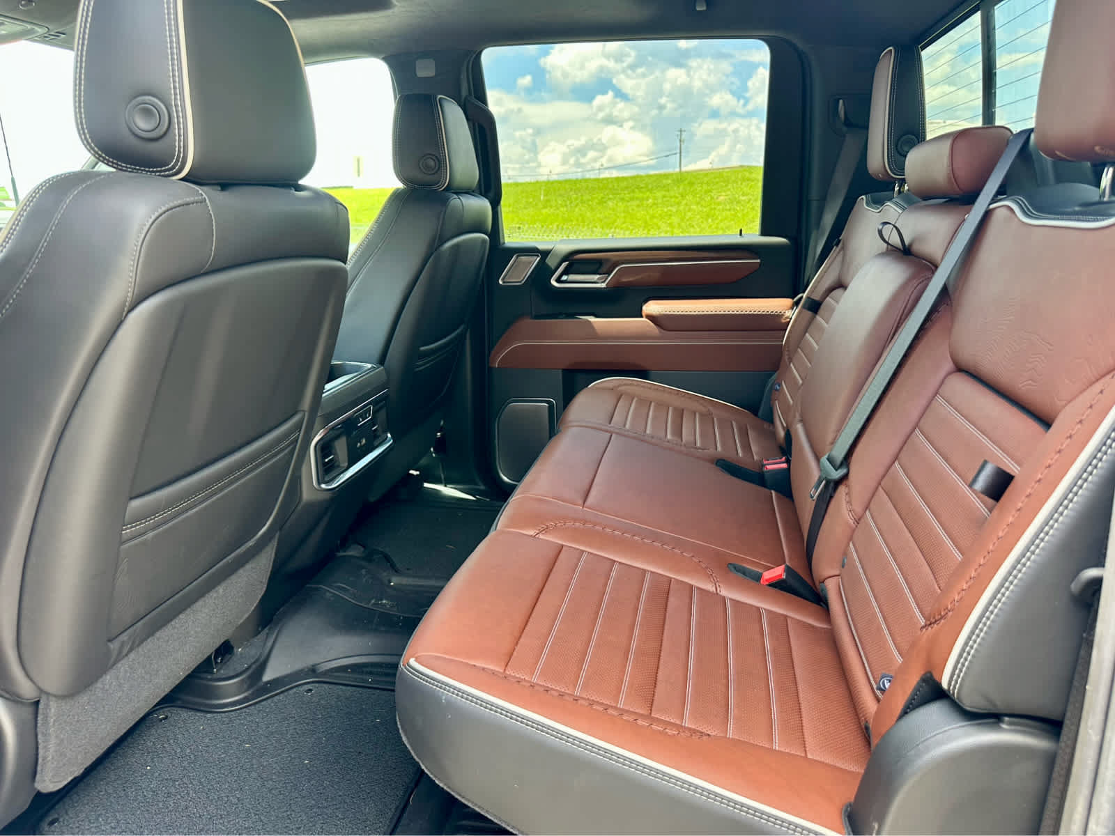 Used 2025 GMC Sierra 2500 Denali Ultimate AWD/4WD image 13