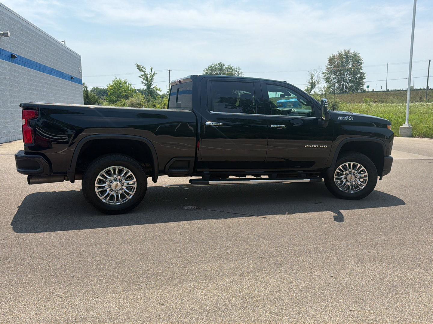 Used 2022 Chevrolet Silverado 2500 High Country w/ Safety Package II AWD/4WD image 11