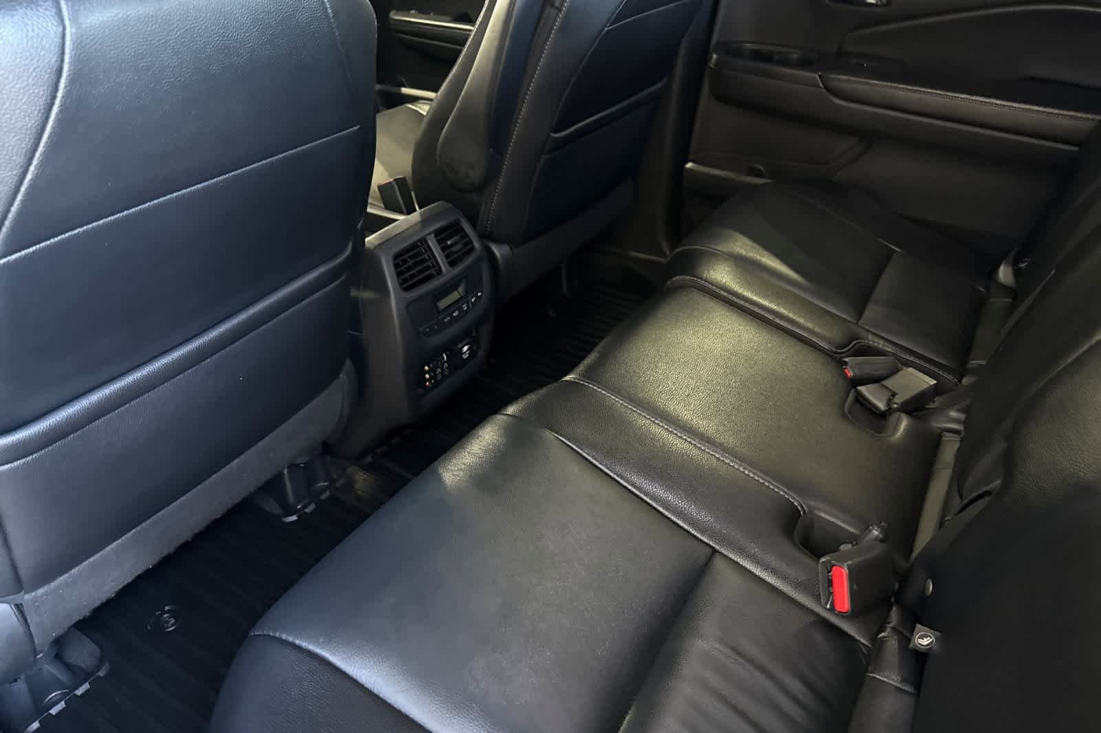 Used 2016 Honda Pilot Touring image 11