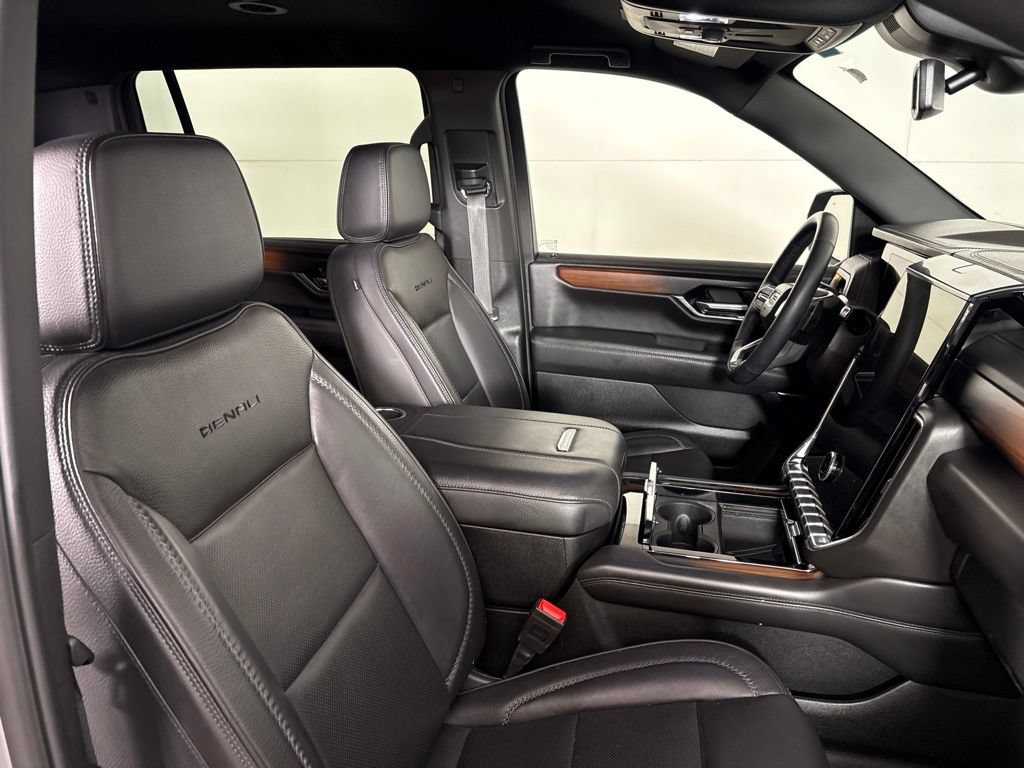 Used 2025 GMC Yukon XL Denali AWD/4WD image 23