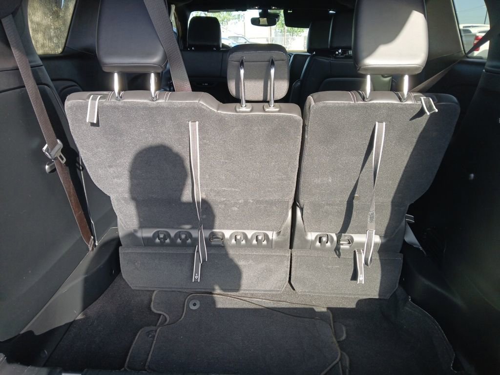 Used 2025 Chrysler Pacifica Select FWD image 19
