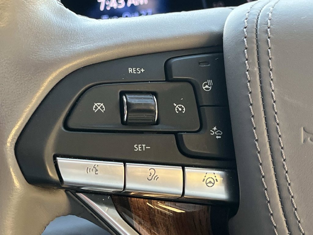 Used 2022 Cadillac Escalade Premium Luxury Platinum AWD/4WD image 38
