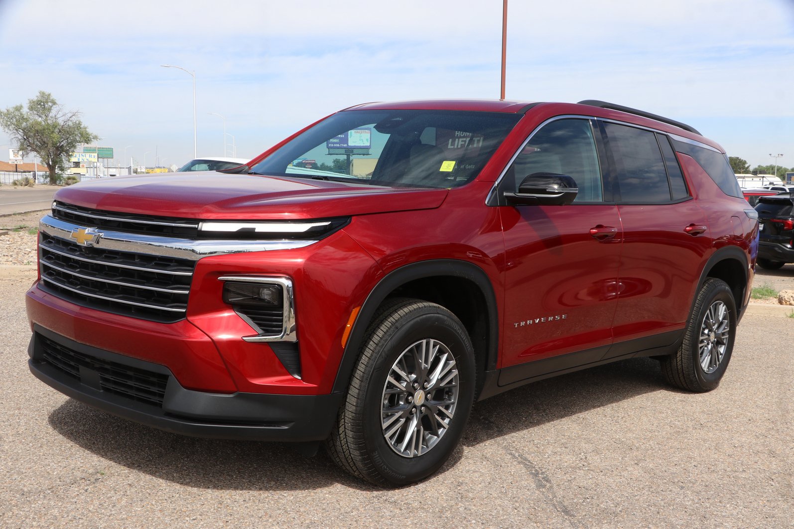 New 2026 Chevrolet Traverse LT w/ Driver Confidence Package FWD image 3