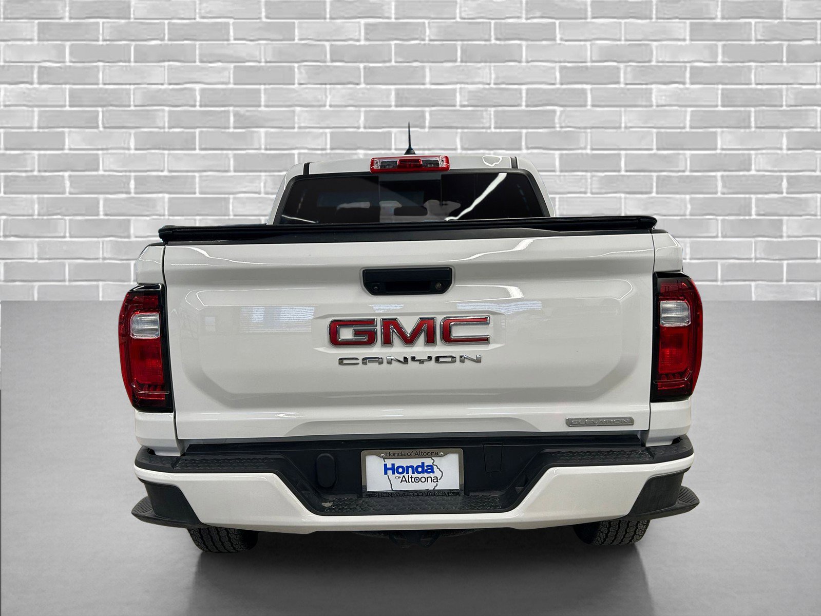 Used 2023 GMC Canyon Elevation w/ Convenience Package image 4
