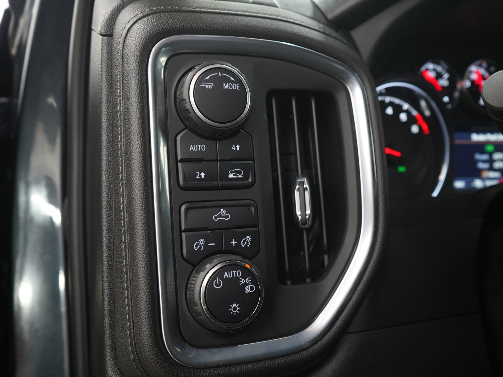 Used 2022 Chevrolet Silverado 1500 LT AWD/4WD image 26