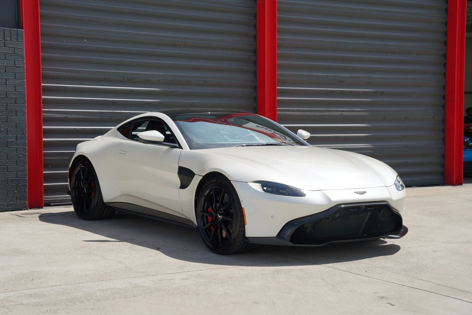Used 2019 Aston Martin V8 Vantage Coupe image 3