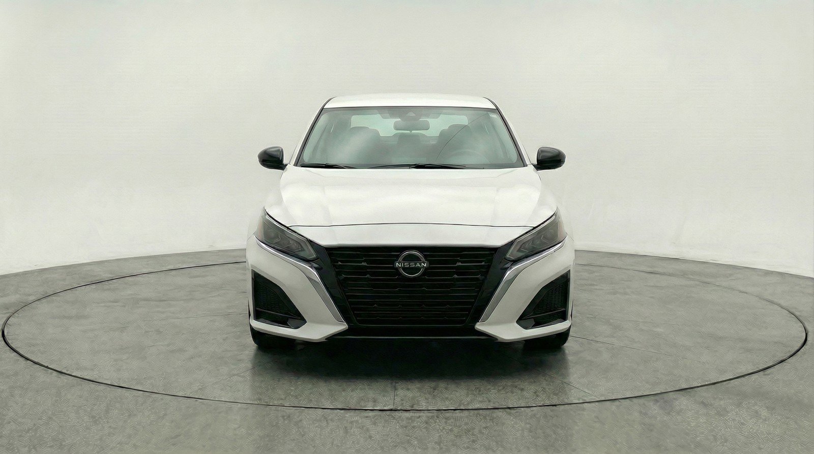 Used 2025 Nissan Altima 2.5 SV FWD image 2