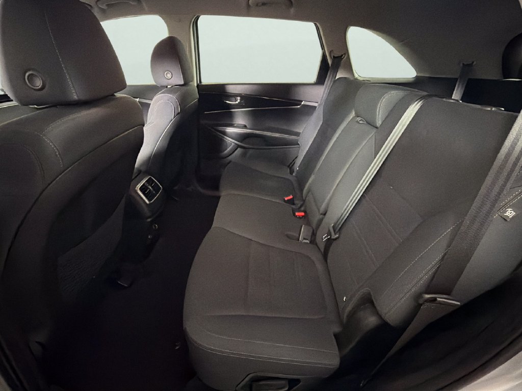 Used 2019 Kia Sorento FWD image 26