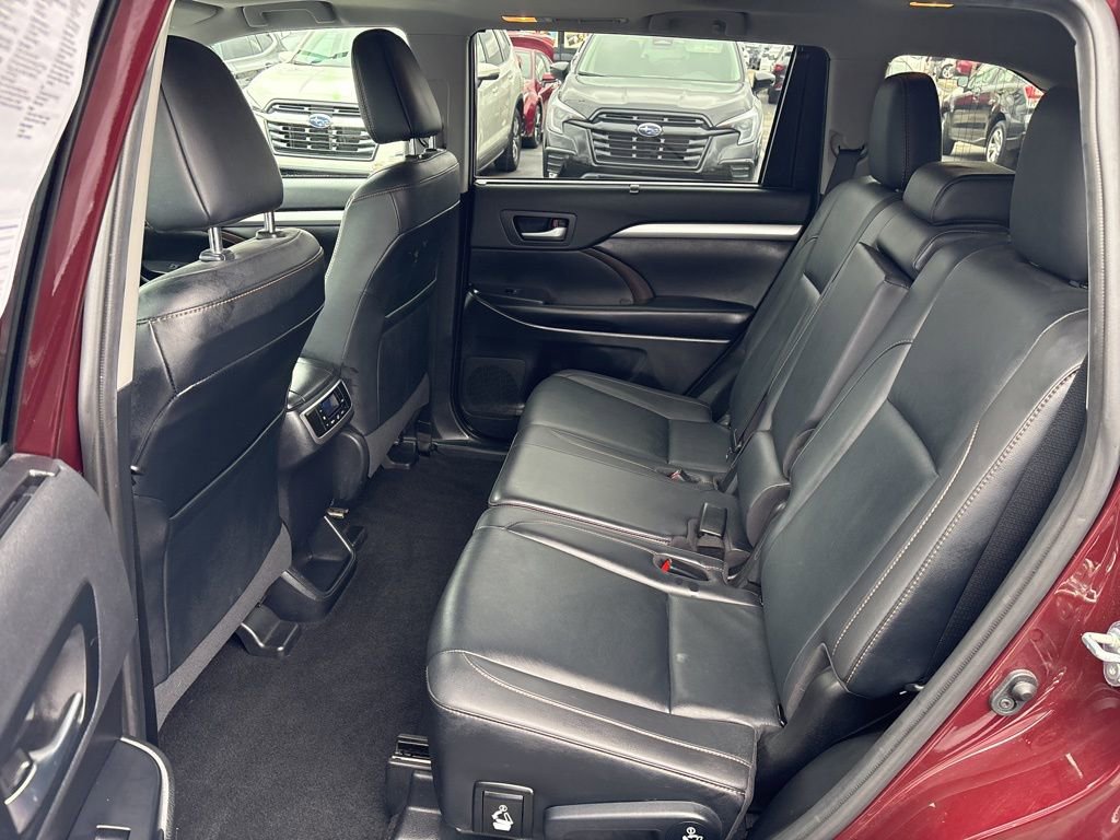 Used 2019 Toyota Highlander XLE image 12