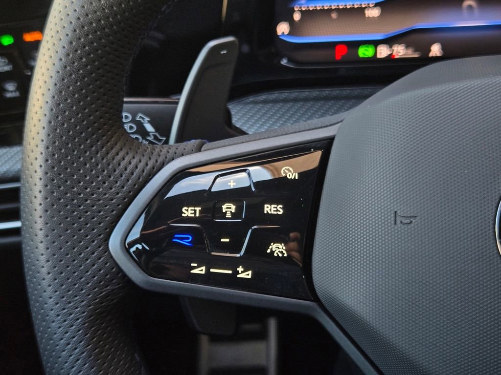 Used 2024 Volkswagen Golf R image 26