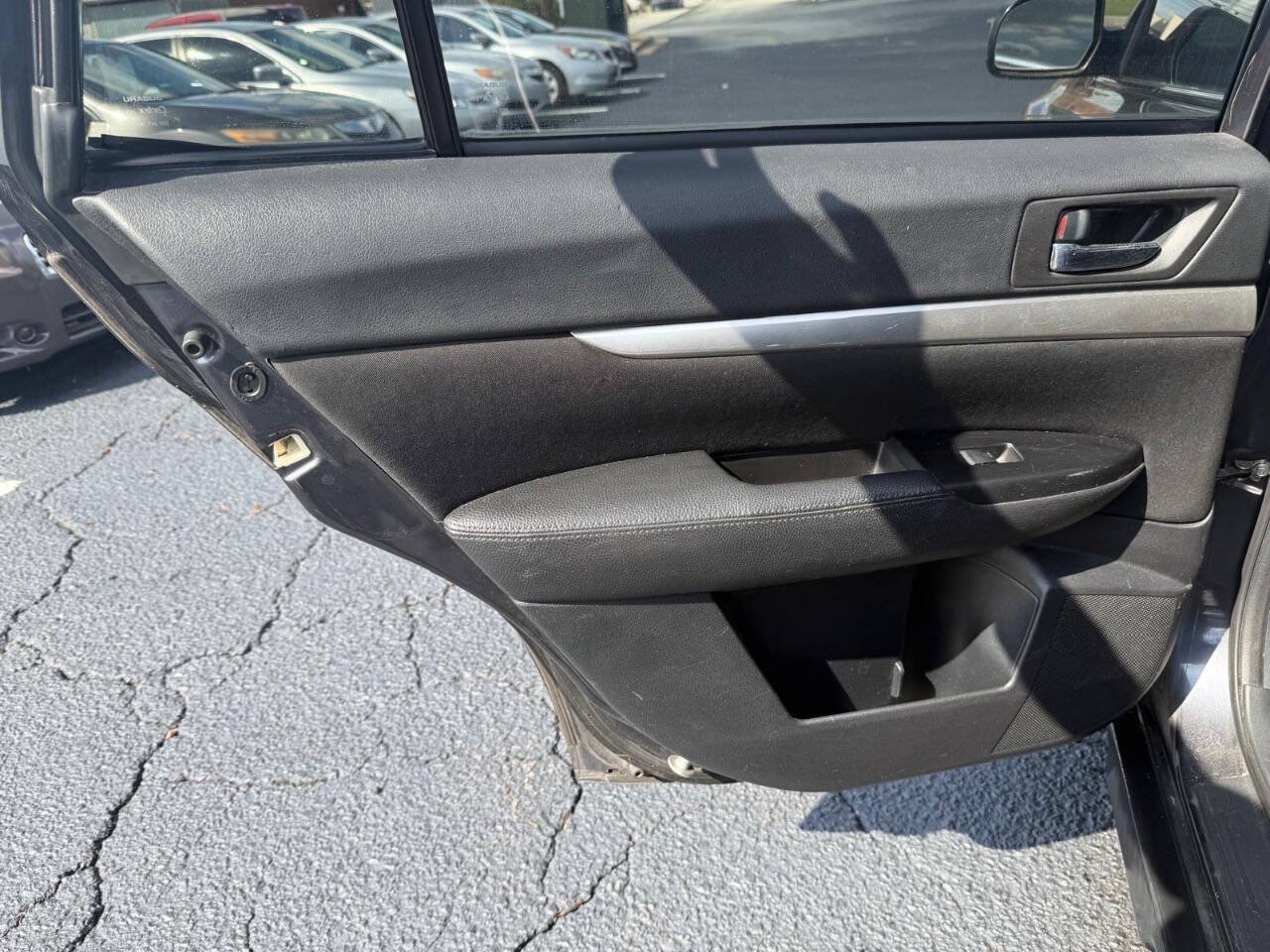 Used 2010 Subaru Outback 2.5i Premium AWD/4WD image 9