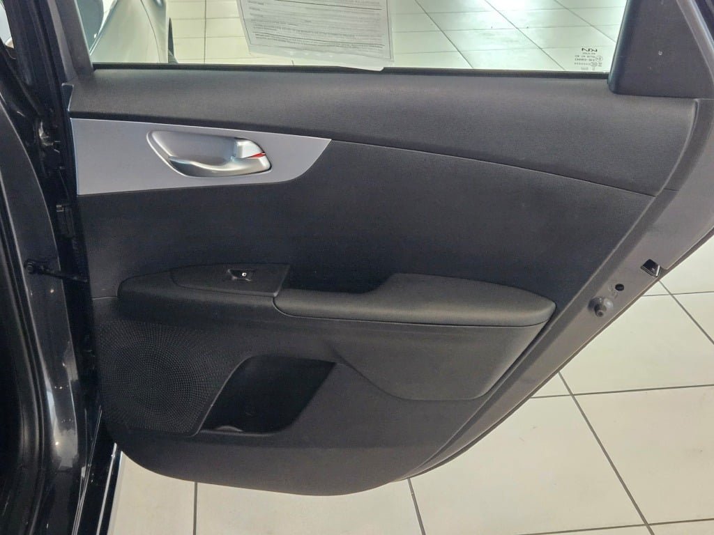 Used 2024 Kia Forte LXS w/ LXS Technology Package FWD image 9