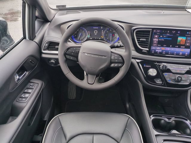 New 2027 Chrysler Pacifica Limited FWD image 16