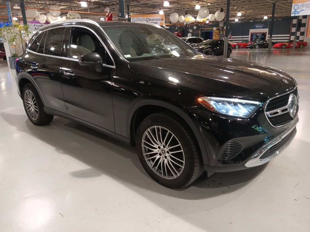Used 2024 Mercedes-Benz GLC 300 4MATIC image 4