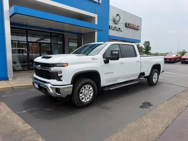 Used 2024 Chevrolet Silverado 2500 LT AWD/4WD image 2