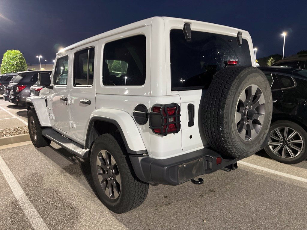 Used 2018 Jeep Wrangler Unlimited Sahara AWD/4WD image 4