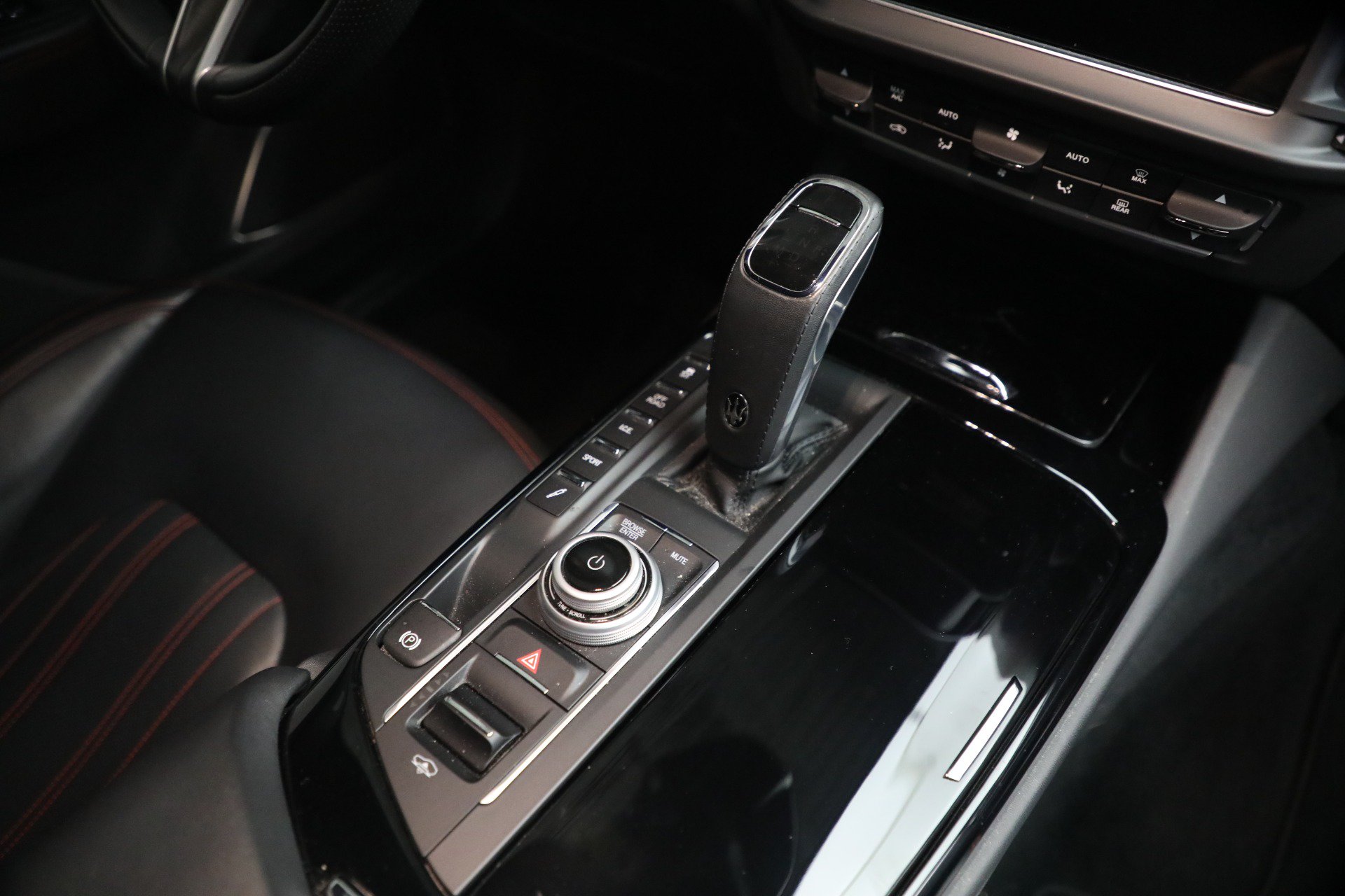 Certified 2023 Maserati Levante GT AWD/4WD image 28