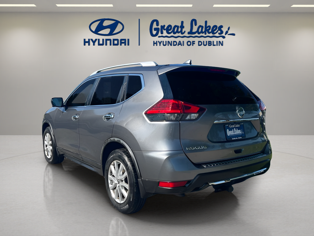 Used 2017 Nissan Rogue SV w/ Sun & Sound Touring Package AWD/4WD image 3