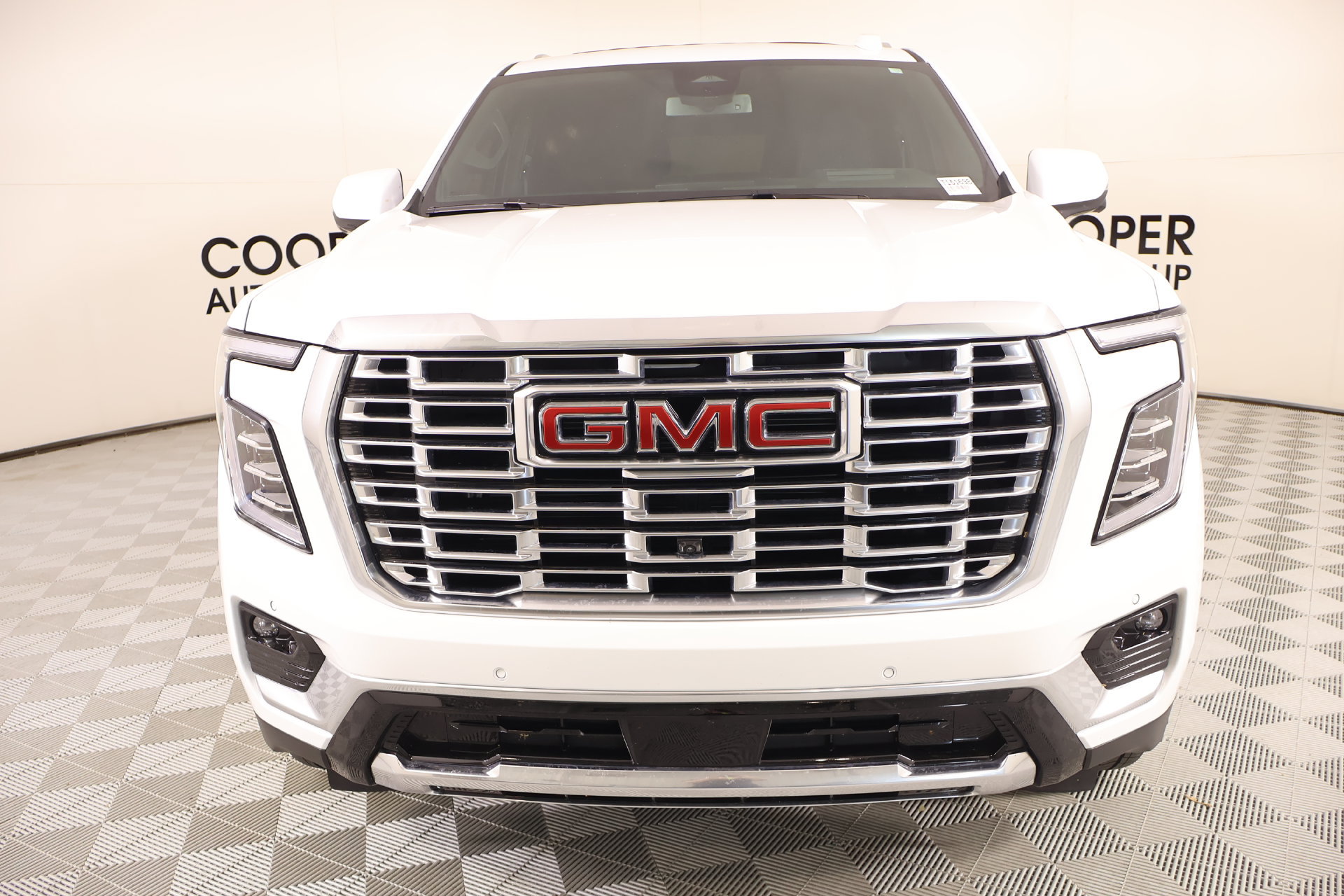 Used 2026 GMC Yukon Denali w/ Sun & Power Step Package AWD/4WD image 9