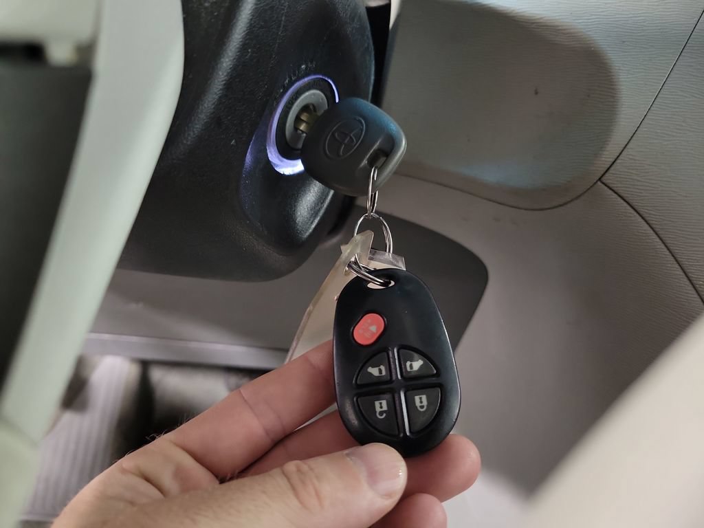 Used 2014 Toyota Sienna LE FWD image 19