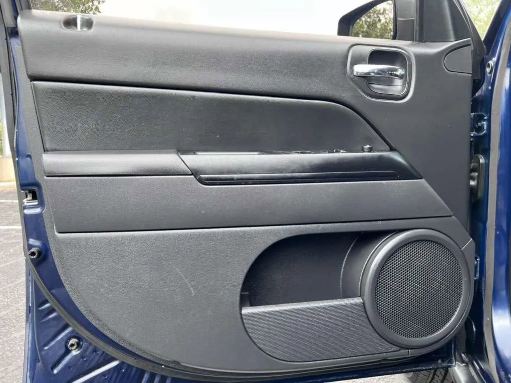Used 2017 Jeep Patriot Latitude FWD image 13