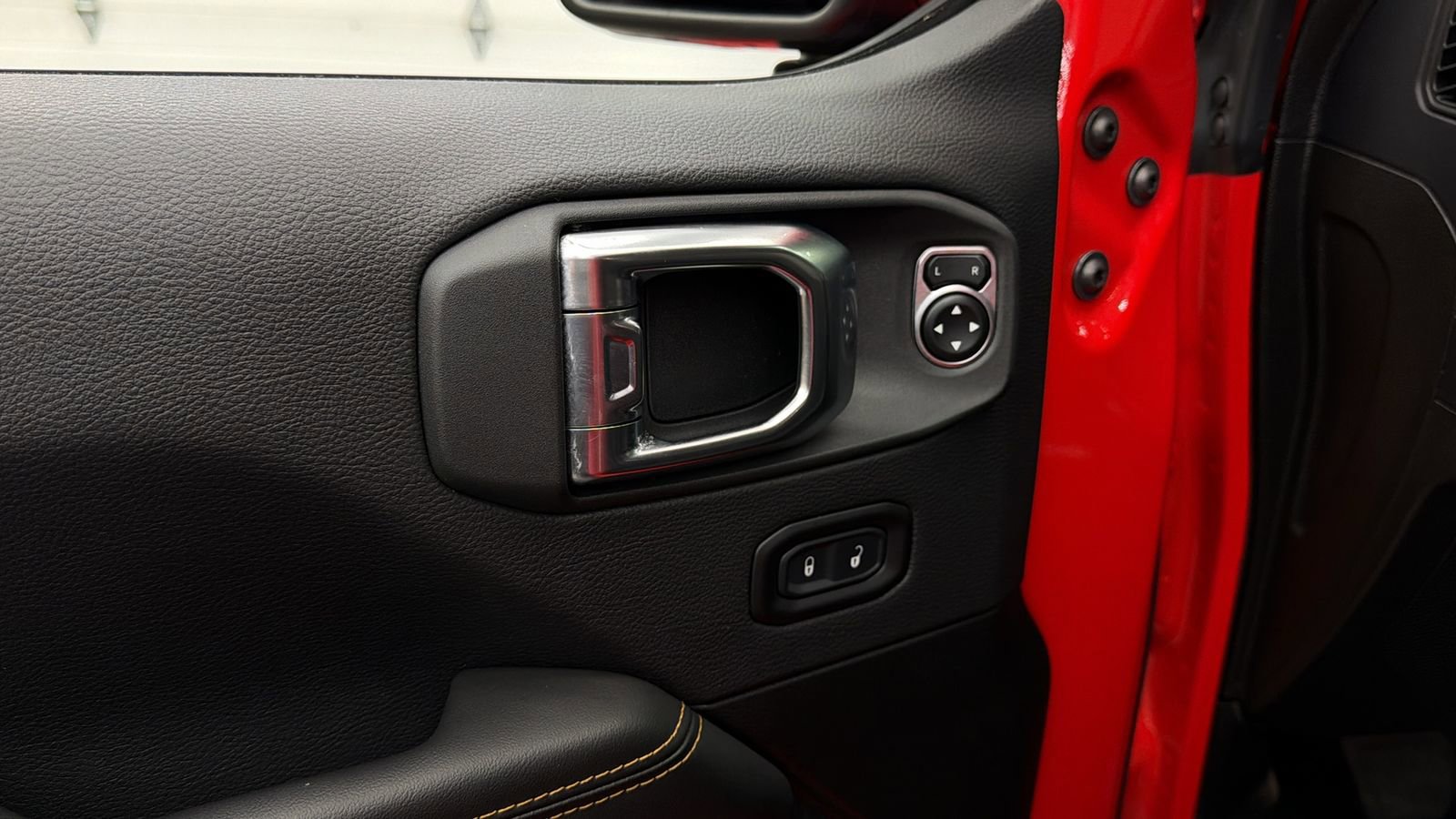 Used 2025 Jeep Wrangler Unlimited Sahara AWD/4WD image 26