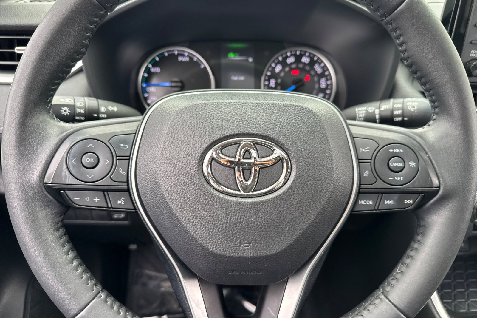 Used 2022 Toyota RAV4 XLE Premium AWD/4WD image 11