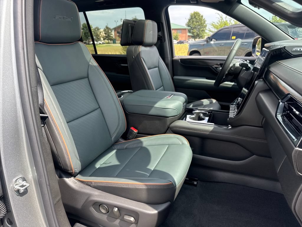 New 2026 GMC Yukon XL AT4 w/ AT4 Premium Plus Package AWD/4WD image 10