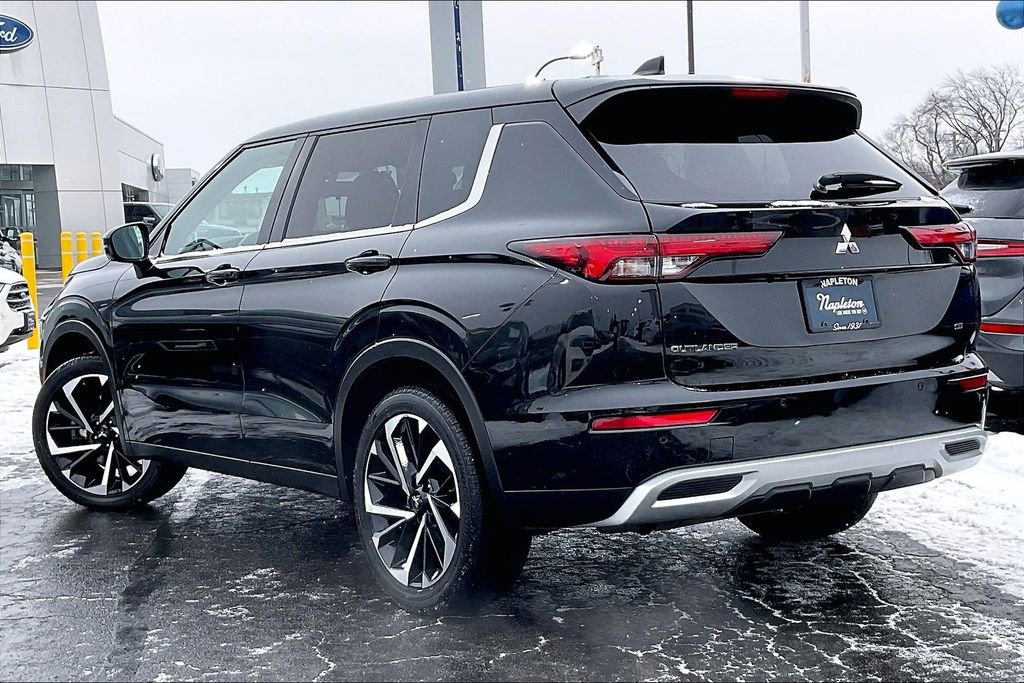 Used 2024 Mitsubishi Outlander SE image 9