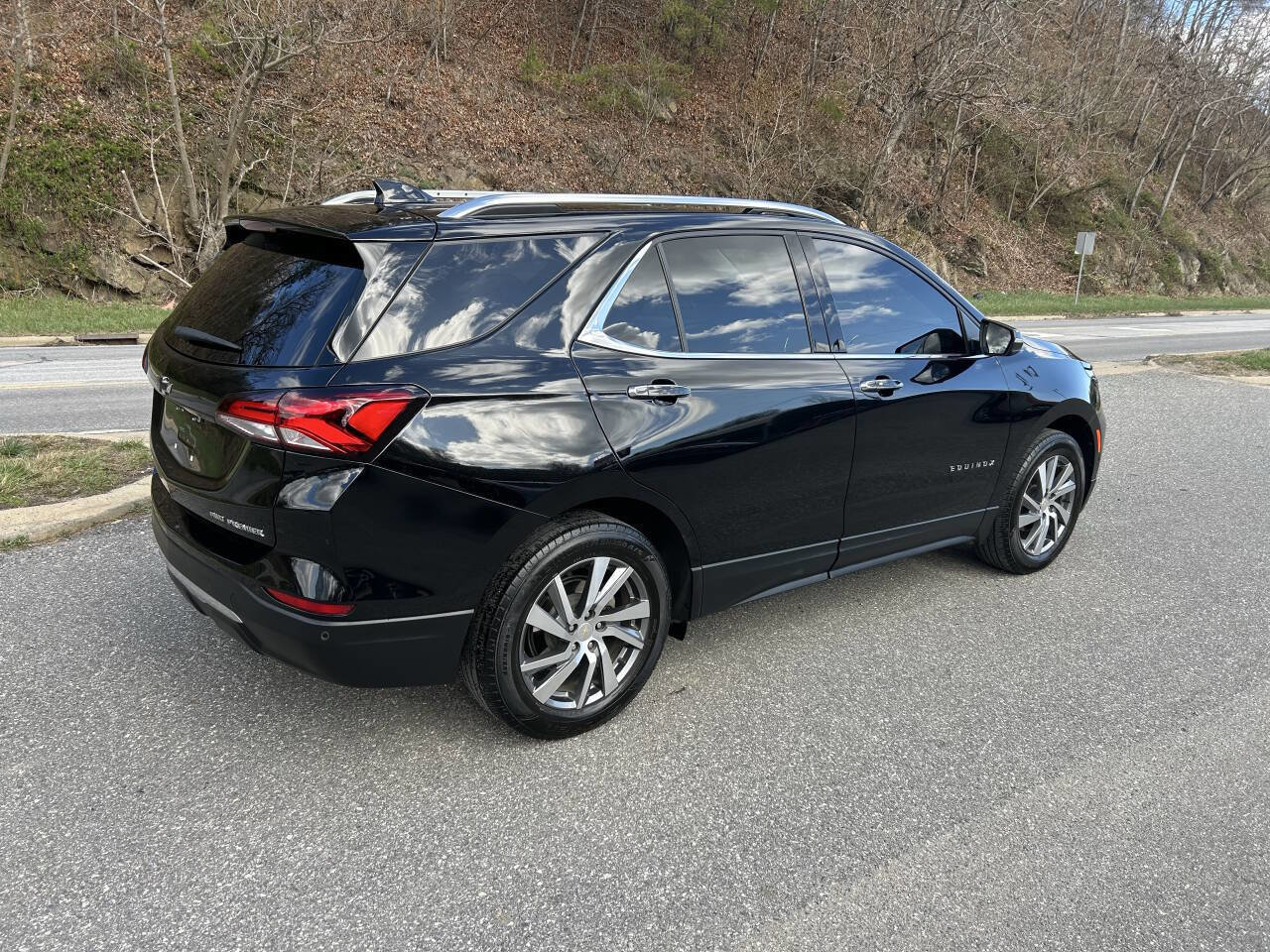 Used 2023 Chevrolet Equinox Premier image 8